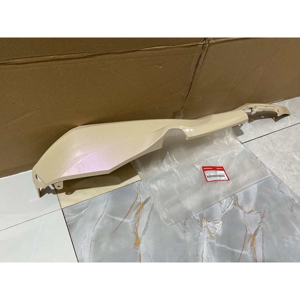 Ốp sàn bên trái - thanh cạnh HONDA LEAD125 năm 2018-2019 màu Vàng nhạt. *YR299P* 83610K12V00ZA