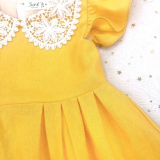 Đầm linen vàng phối ren