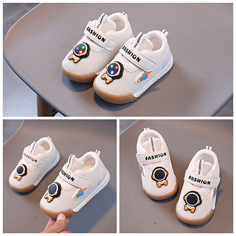 SUGE Giày Sneaker Đế Mềm Thoáng Khí Có Đèn LED Dành Cho Trẻ Em