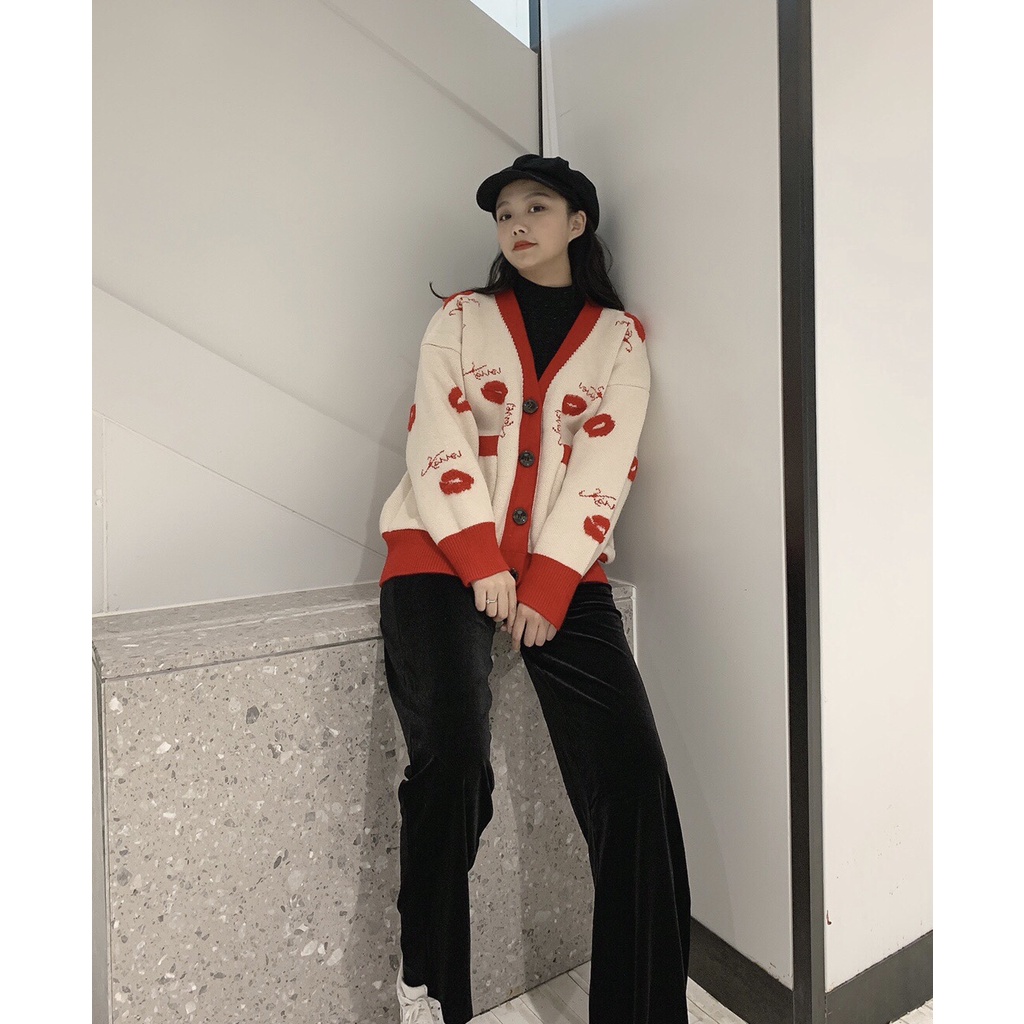 Áo cardigan Forgirl họa tiết đôi môi phối túi có viền