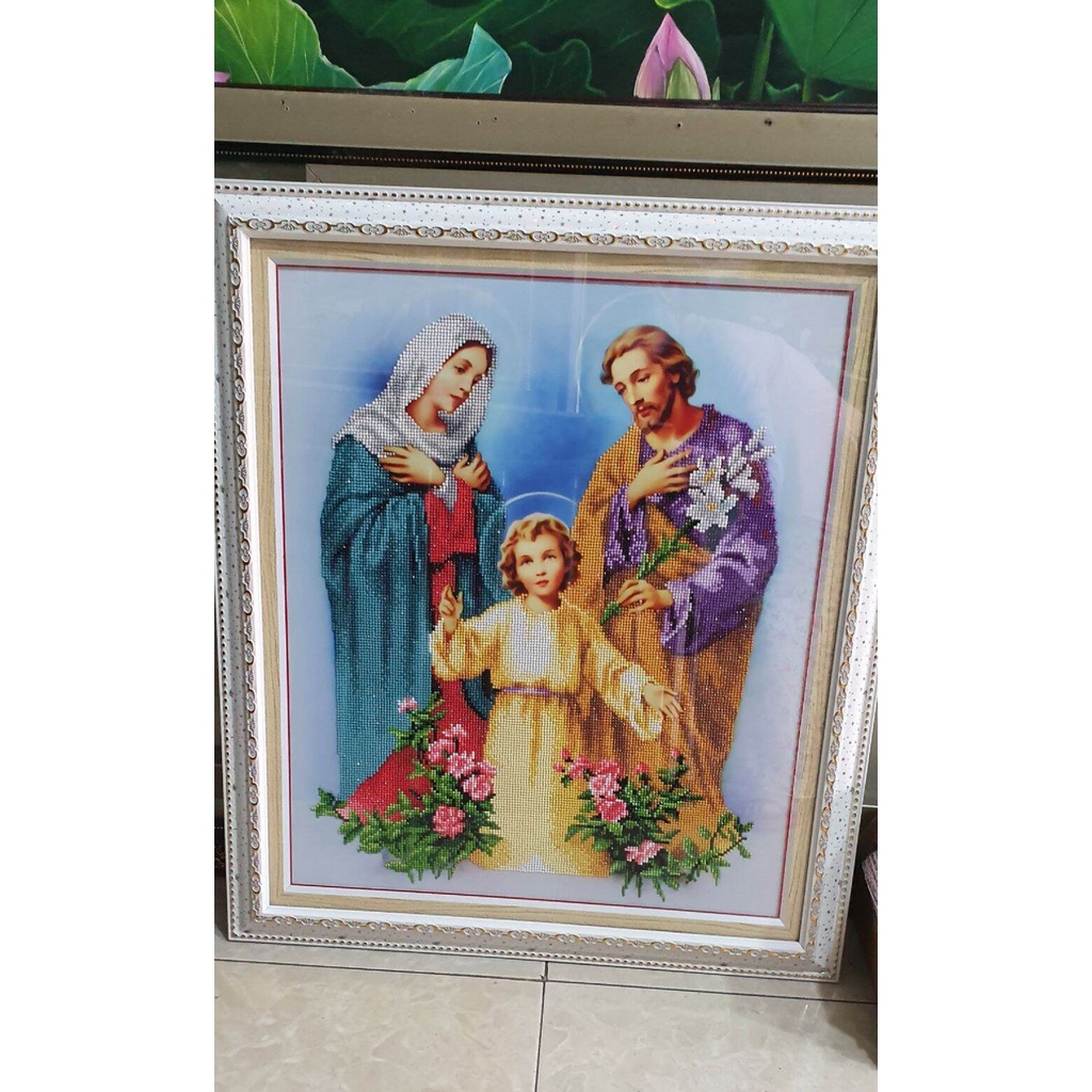 Tranh thêu chữ thập gia đình thánh gia (KT: 48 x 55 cm)