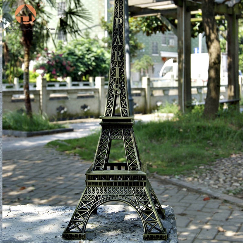 Mô hình tháp Eiffel bằng đồng