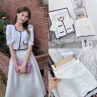 về thêm dáng ngắn sẵn Set áo viền đen kèm chân váy xốp trắng