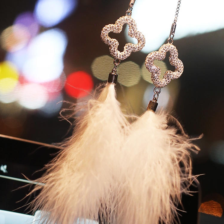 Phụ Kiện Treo Trang Trí Xe Hơi Hình Gấu Đính Đá Và Lông Vũ