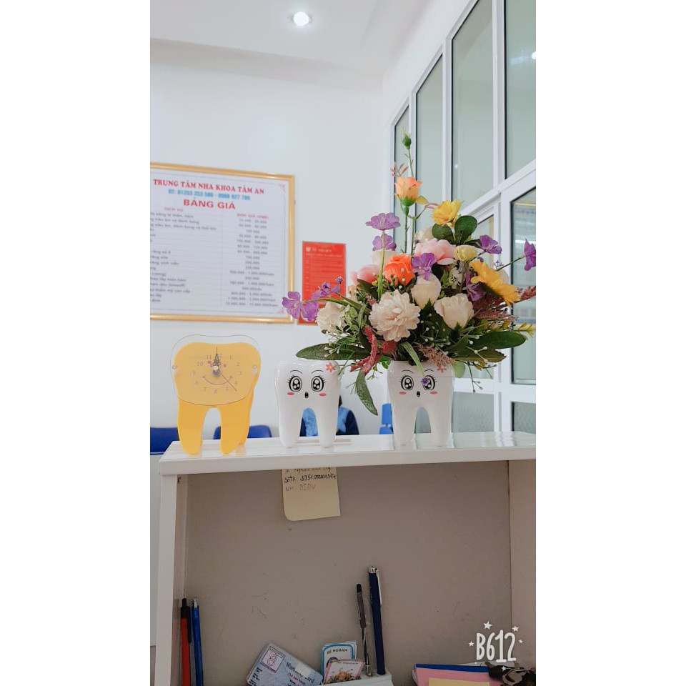 Cốc cắm bàn chải hình răng