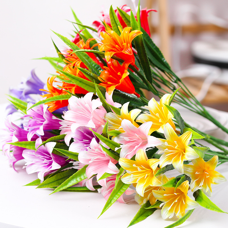 Chùm hoa lily giả 7 bông dùng làm vòng hoa/bó hoa cô dâu/trang trí mặt bàn tại nhà thủ công dịp Valentine