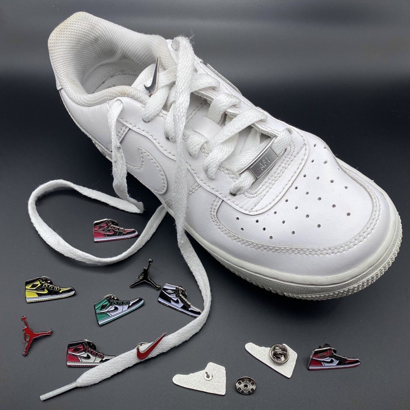 Pin Cài Áo/ Huy Hiệu/ Ghim cài Áo, Mũ, Balo, Túi xách hình giày sneaker logo hypebeast sneakerhead