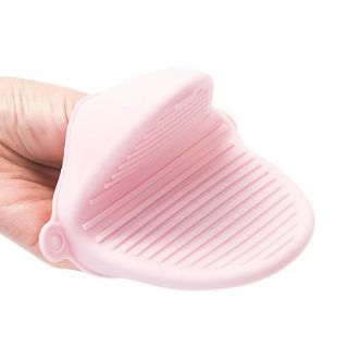 Miếng nhấc nồi silicon chịu nhiệt cao có móc treo(1 cái)