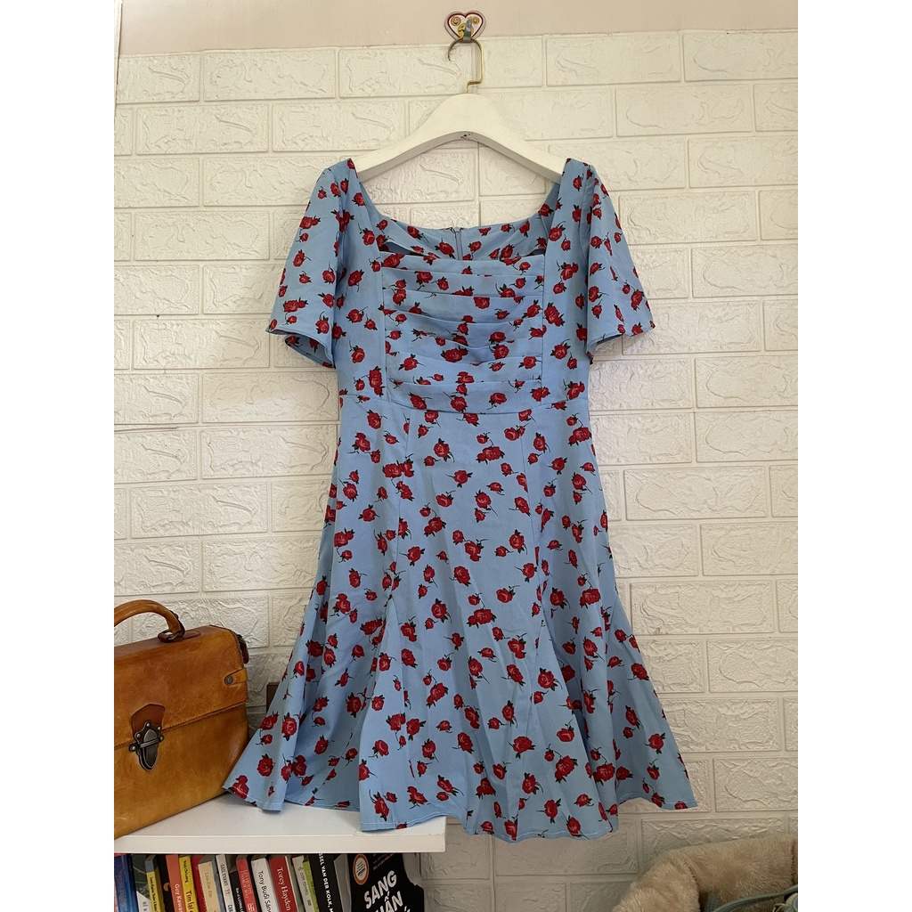 Đầm cổ vuông họa tiết hoa hồng