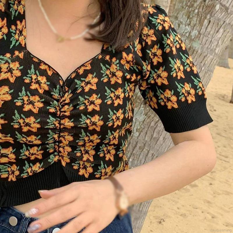 Áo Croptop Dệt Kim Tay Ngắn Cổ Vuông Hoạ Tiết Hoa Nữ Tính