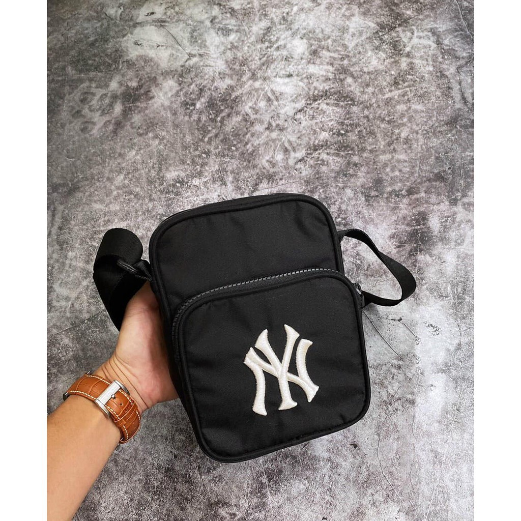 Túi Đeo Chéo M.L.B New York Yankees Mini Bag Black B215