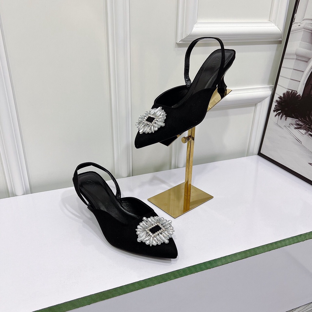 Sandal bít mũi nữ 5p hoa đá xoàn chất da lộn siêu mềm mịn lên chân tôn dáng - Chị Chảnh Store