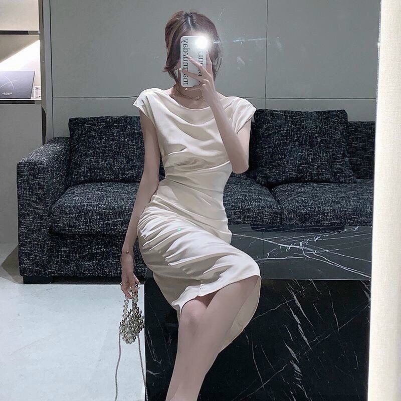 ĐẦM ÔM THÂN XẾP LI CỔ ĐỔ màu trắng Lh 0917399527