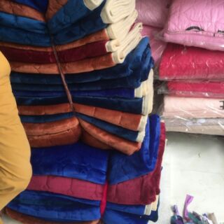 Thảm trải giường nhung trơn