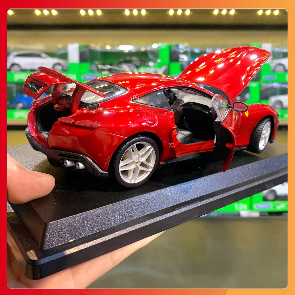 Xe mô hình Ferrari Roma tỉ lệ 1:24 Bburago màu đỏ