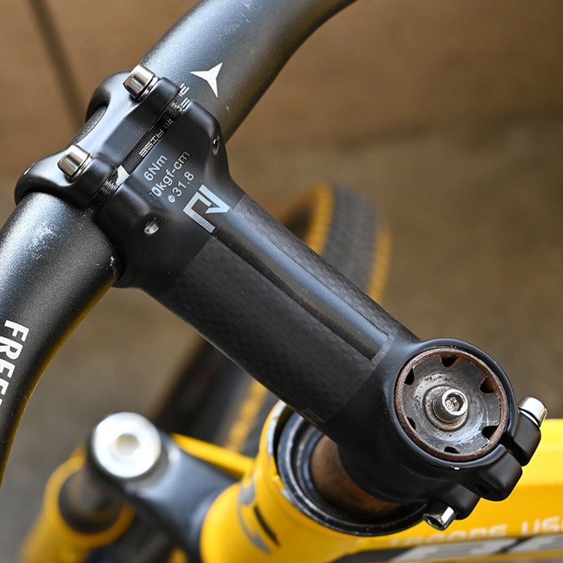 Pô tăng xe đạp ROADNADO bằng sợi carbon và hợp kim nhôm