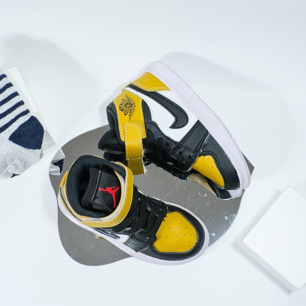 Giày Thể Thao Nike Air Jordan Màu Vàng Cột Dây Cá Tính Cho Bé