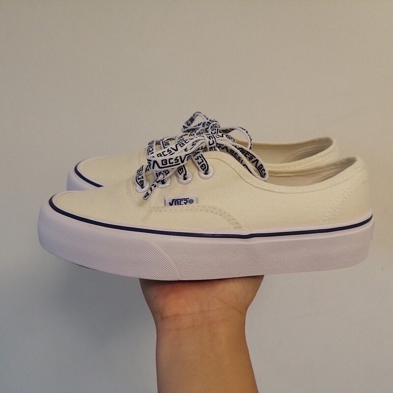 Giày Dáng Vans Màu Be Hoạ Tiết Độc Đáo