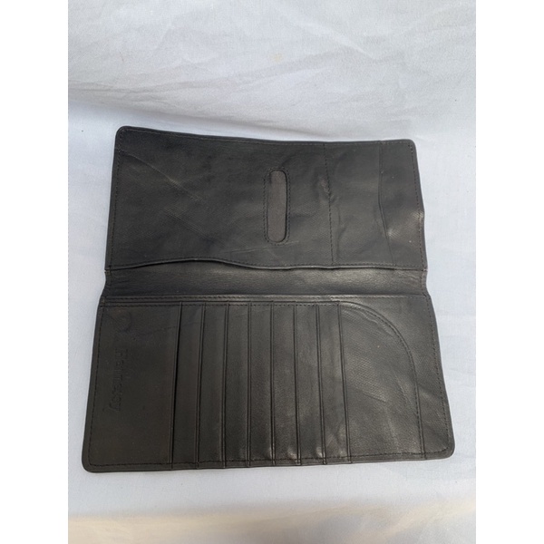 Ví chuẩn si. Ví qua sử dụng. Khách vui lòng xem hình nếu muốn biết thêm thông tin sản phẩm mời khách vô chat nhé. Thanks