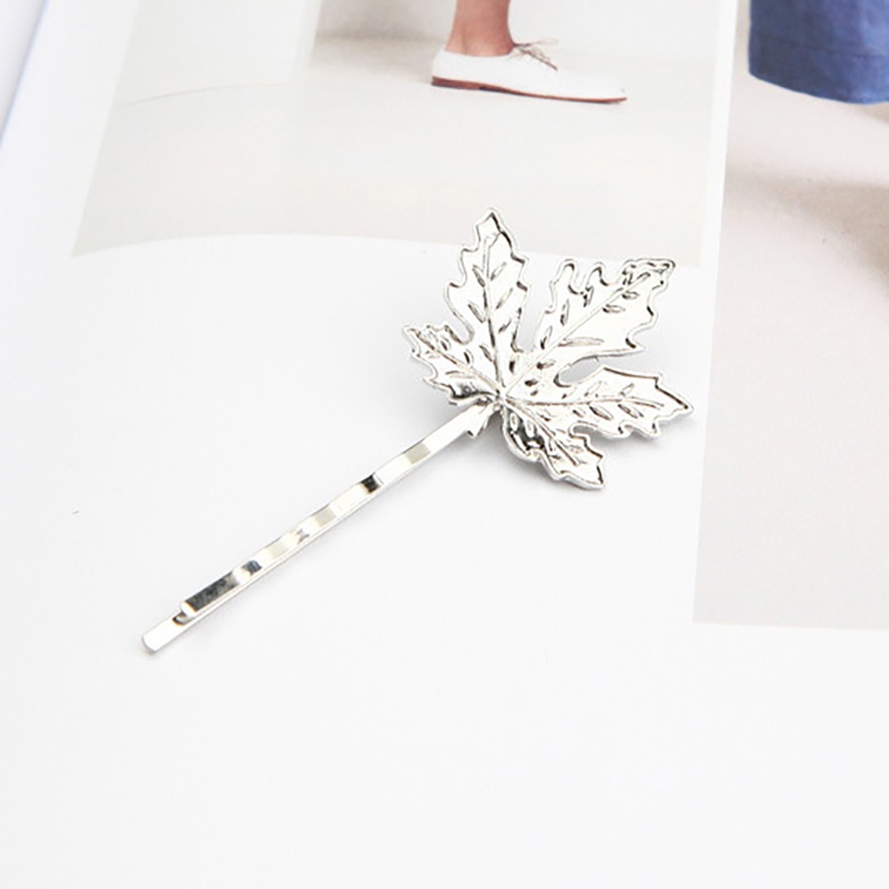 Set 2 kẹp tóc hình lá phong dễ thương