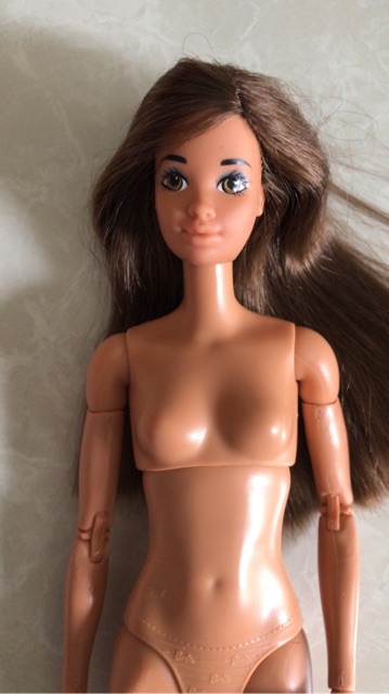 Thanh lí búp bê mtm barbie puma, mắt liếc, tóc nâu như hình chụp