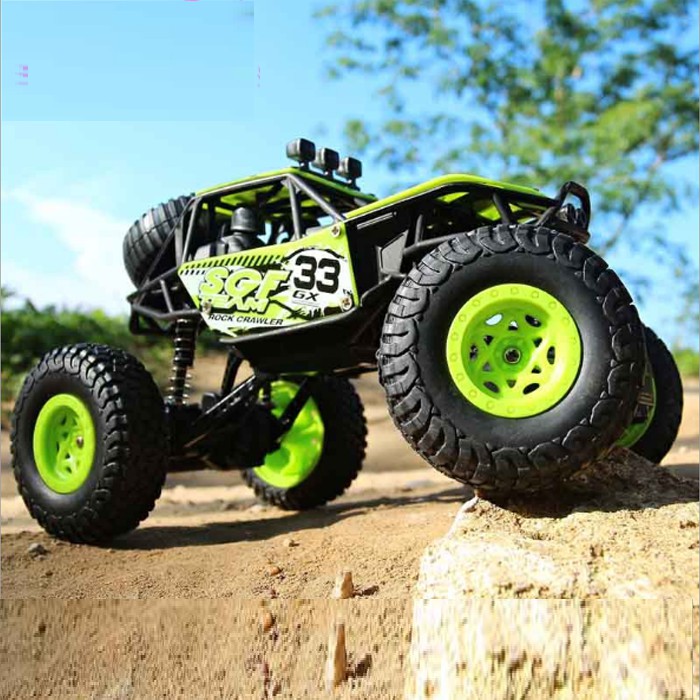 Xe điều khiển từ xa địa hình 8211 phiên bản huyền thoại, có pin sạc , tay cầm xoay độc đáo ( loại lớn 22x9x12 cm)