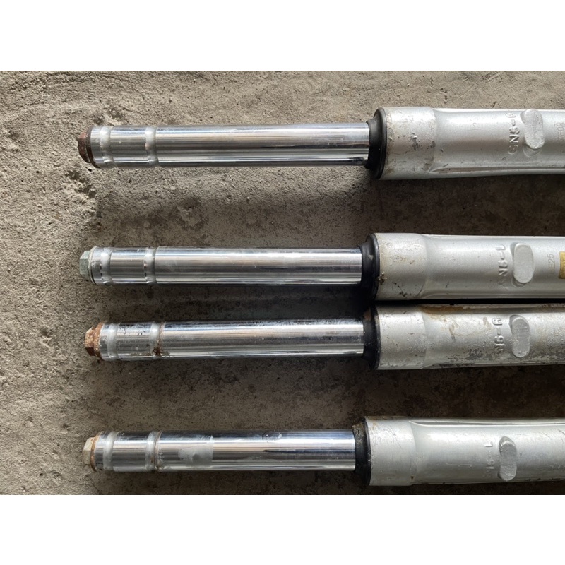 Thụt trước xe máy wave zem.Loại tàu