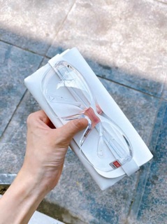 Kính bảo hộ trong suốt