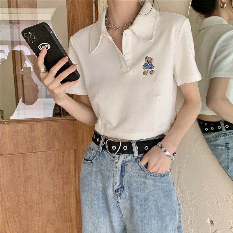 Áo croptop thun polo thêu gấu nâu dễ thương - AO051