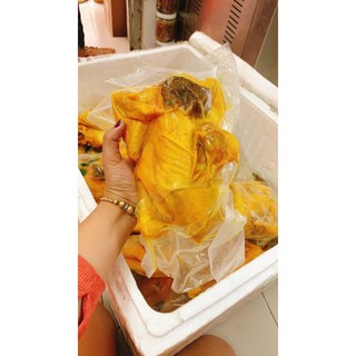 Gà ủ muối nguyên con