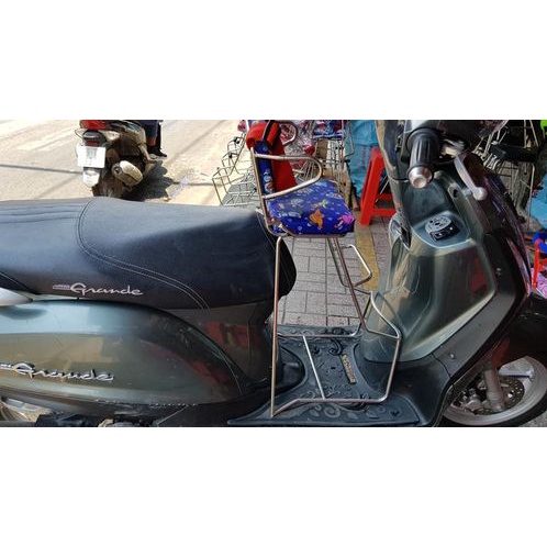 Ghế đi xe máy có vòng bảo vệ Grande