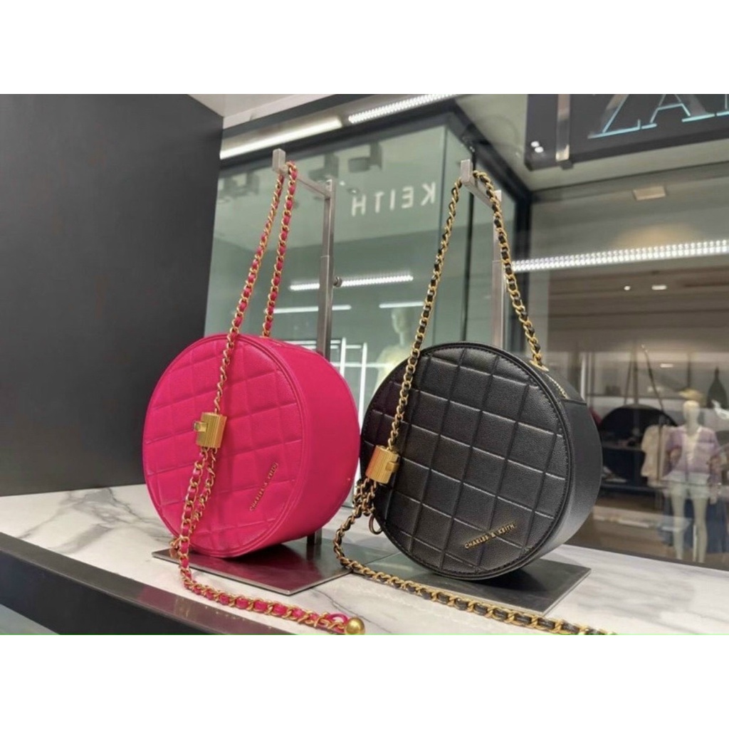 Túi ví tròn Quilted Circle Bag Cluch Túi Charles & Keith đeo vai nữ thiết kế sang trọng tinh tế phiên bản mới nhất 2021