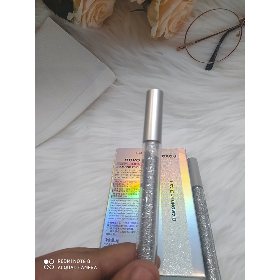 Mascara chuốt mi óng ánh kim tuyến hot hit | BigBuy360 - bigbuy360.vn