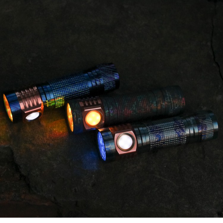 [D2.E] Đèn pin Emisar D4V2 Ti - Đèn công suất cao - Titan phiên bản đặc biệt - RAW ORE 2
