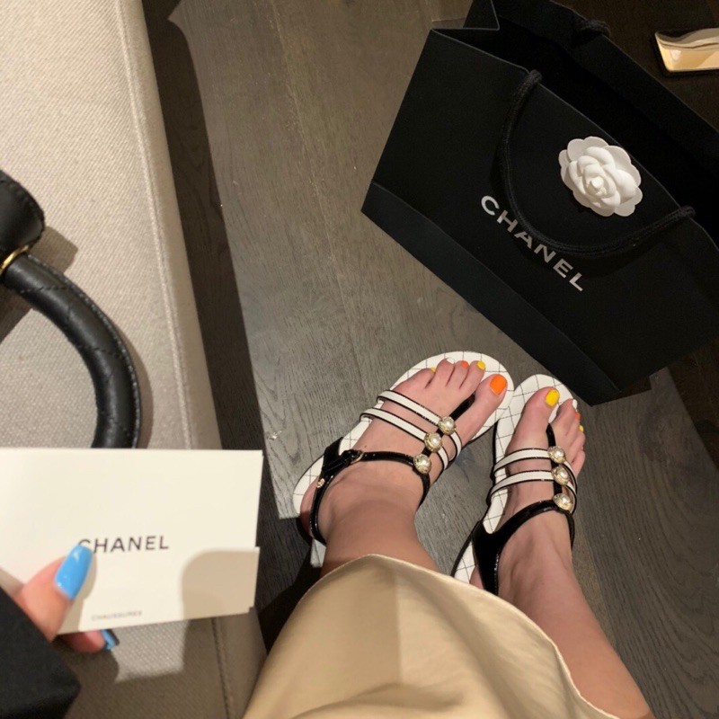 Dép xỏ ngón dây quai đính ngọc đế lót lớp da êm chân 𝘾𝙝𝙖𝙣𝙚𝙡 CN 𝘾𝙝𝙖𝙣𝙚𝙡