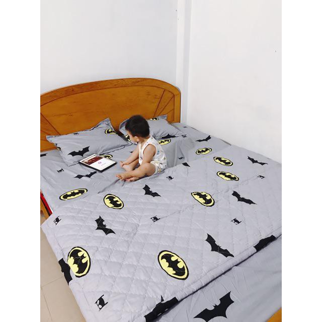 Vỏ gối ôm 35 x 100 cm mẫu BAT MAN có dây gút