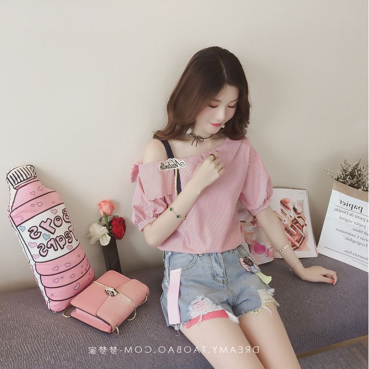 Áo lệch vai nữ sọc thẳng tôn dáng | BigBuy360 - bigbuy360.vn