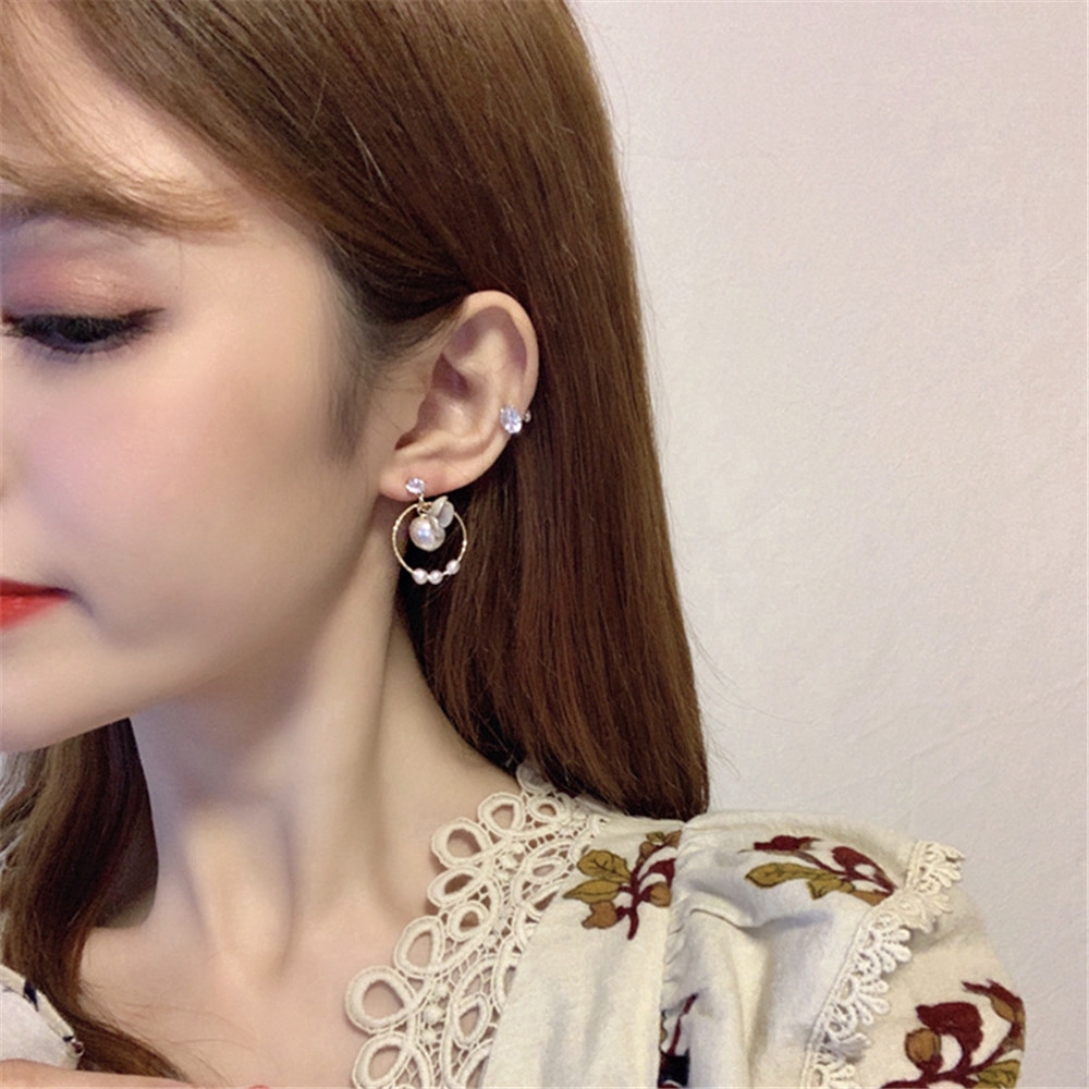 Khuyên Tai Hình Hoa Đính Ngọc Trai Giả Thanh Lịch