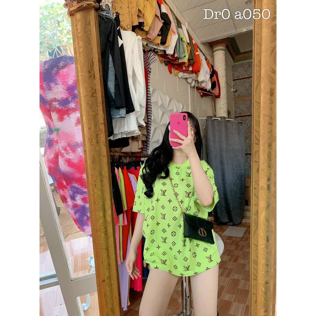 Áo thun form rộng màu xanh neon in chữ hiệu sang chảnh hothit