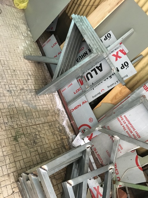 Bàn chân K cá tính Bàn làm việc chân chữ K