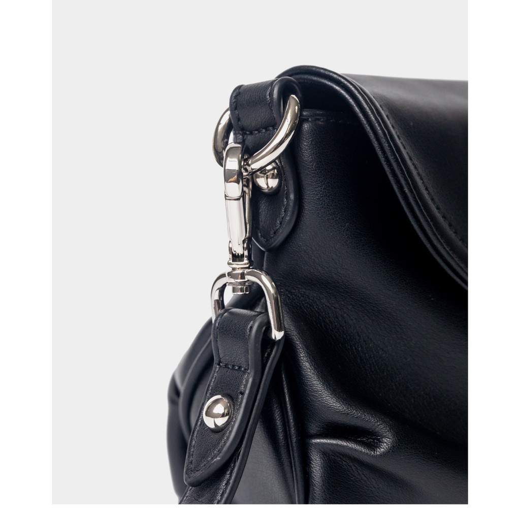 Túi xách nữ thời trang Cloud màu đen thiết kế basic trẻ trung thích hợp với đi chơi cũng như đi học