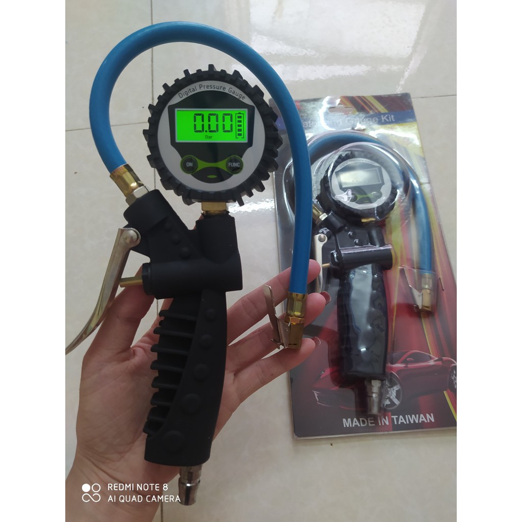Bơm Lốp Điện tử có đèn Led 3 chức năng đo áp suất,bơm hơi,xả hơi