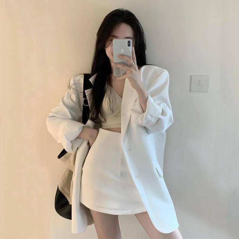 Bộ áo khoác + chân váy ngắn phong cách đường phố thời trang cao cấp