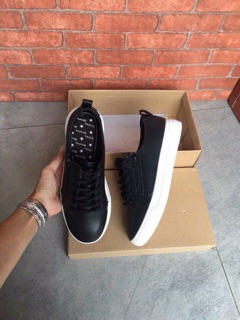 Sneaker Hãng Bershka