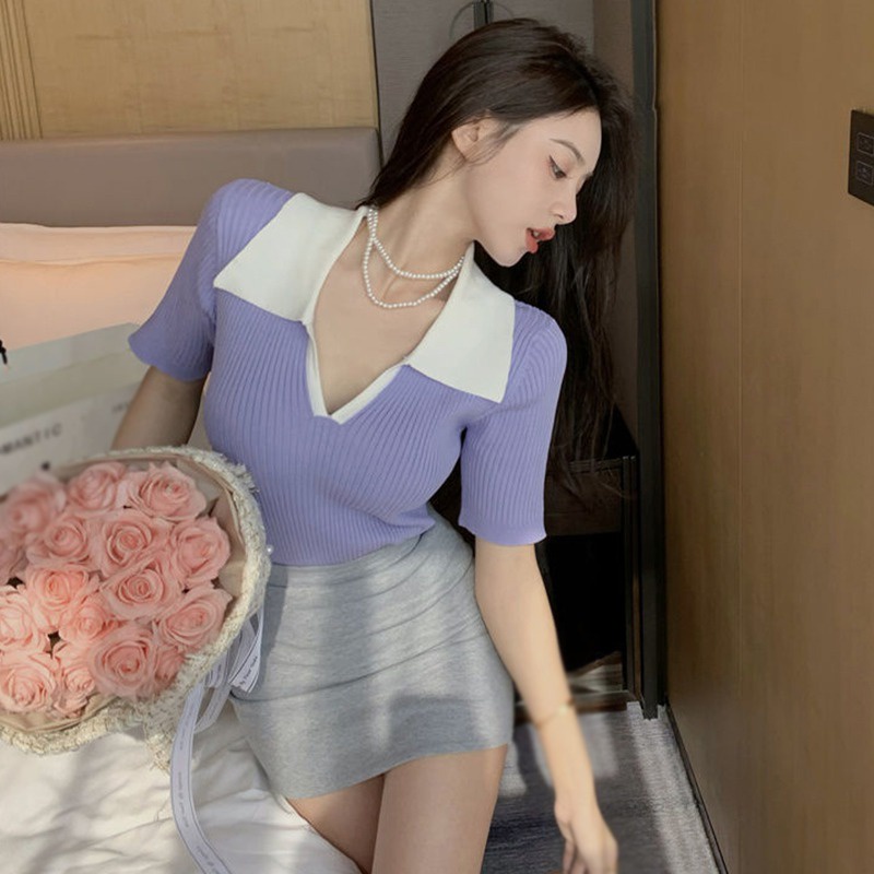 Áo Thun Tay Ngắn Cổ Chữ V Màu Sắc Tương Phản Chất Liệu Lụa Mát Mẻ Trẻ Trung