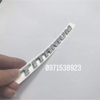 Tem chữ FOCUS TITANIUM dán đuôi xe