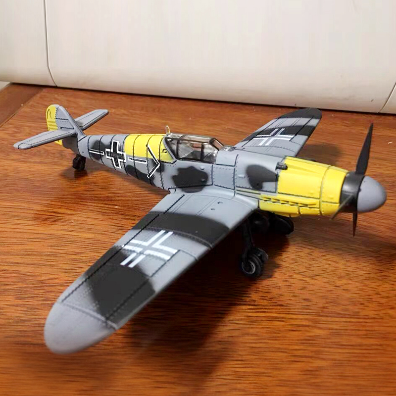 Mô hình máy bay chiến đấu Đức BF109 tỉ lệ 1 / 48
