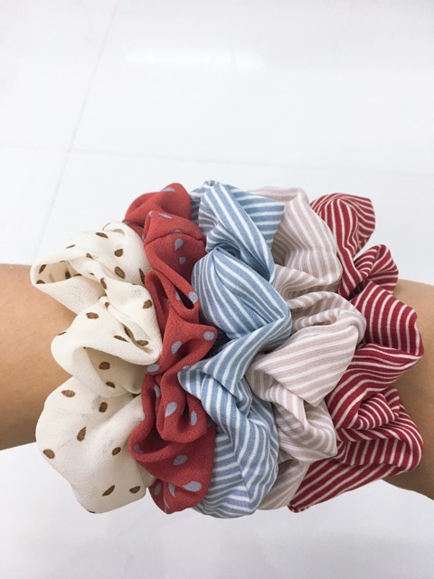 Buộc tóc Scrunchies mẫu mới (hình shop chụp thật)