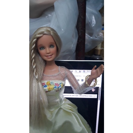 Búp bê barbie đã qua sử dụng