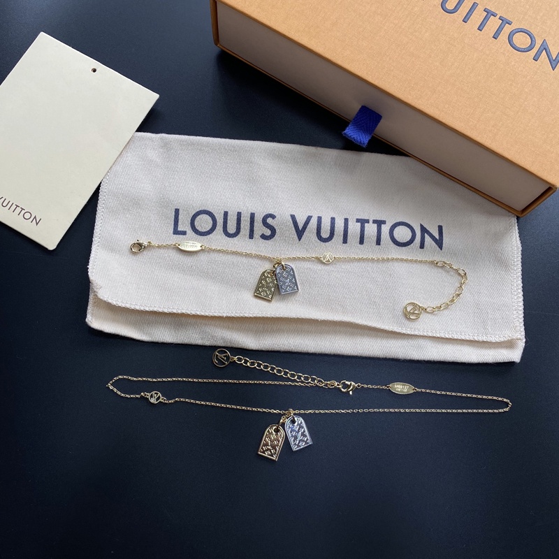 Vòng tay Louis Vuitton bằng thép titan thiết kế đơn giản thời trang Hàn Quốc cho nữ